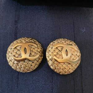 Authentic Chanel Gold plated Woven Earrings with CC logo. Excellent condition